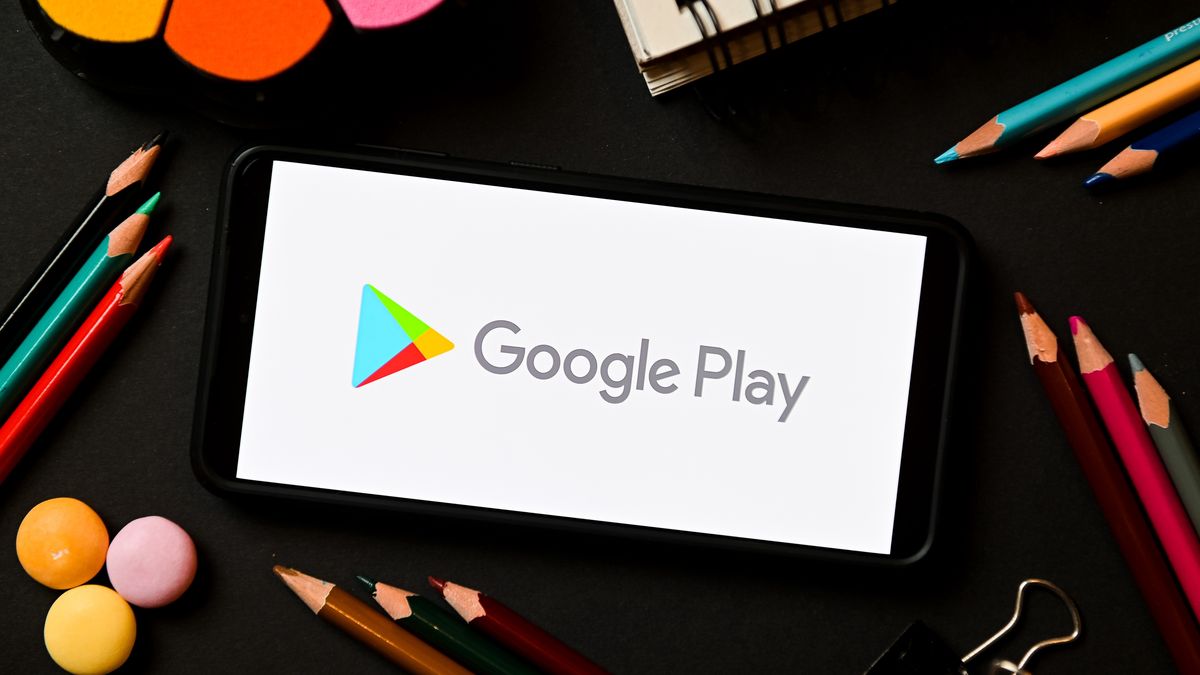 POLAND - 2022/12/17: In this photo illustration a Google Play logo seen displayed on a smartphone. (Photo Illustration by Mateusz Slodkowski/SOPA Images/LightRocket via Getty Images)