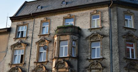 Mieszkańcy nie mogą wyjść z domu. Właściciel żąda tysięcy złotych
