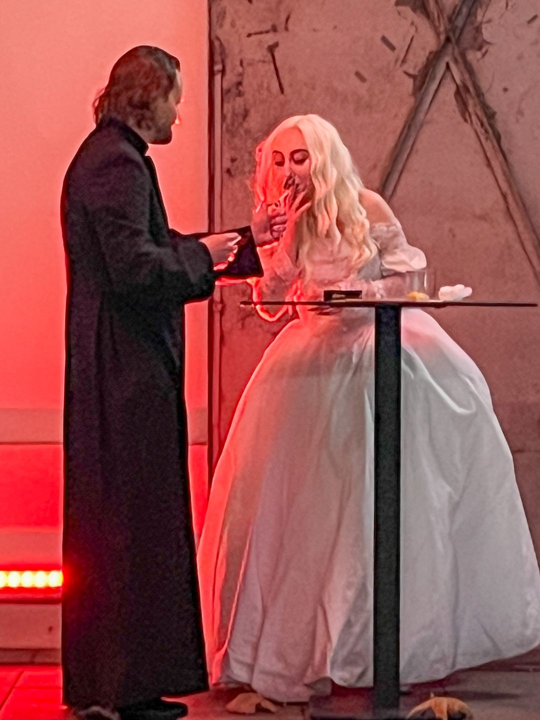 Luna na imprezie halloweenowej