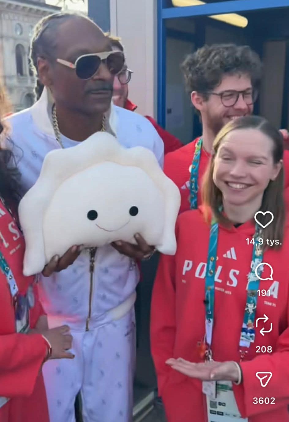 Snoop Dogg pozuje z polskim pierogiem