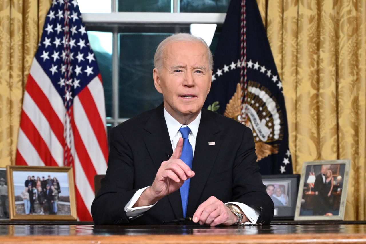 Biden warns of oligarchy threat, urges democracy reforms