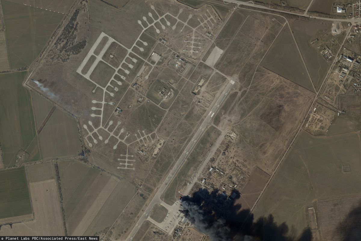 Zdjęcie satelitarne z Planet Labs. Ukraińskie wojsko wysadziło co najmniej 3 rosyjskie śmigłowce 