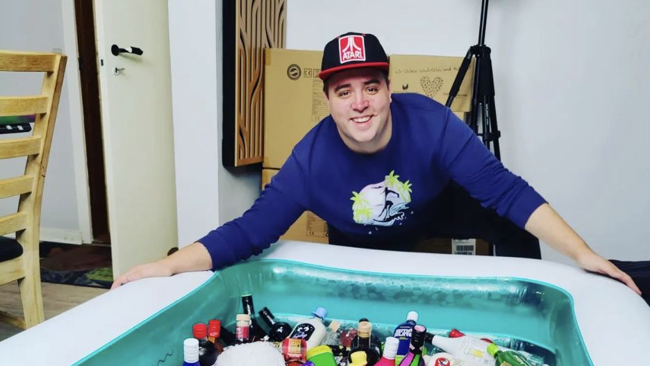 Duński influenser degustował 100 różnych alkoholi na wizji, a potem wymiotował