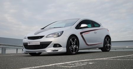 Agresywna Astra GTC zrobiona przez Steinmetza (2011)