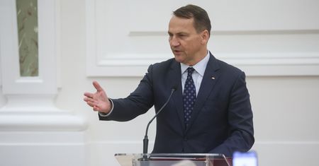 Sikorski w USA: "Era pasażerów na gapę nieuchronnie dobiega końca"