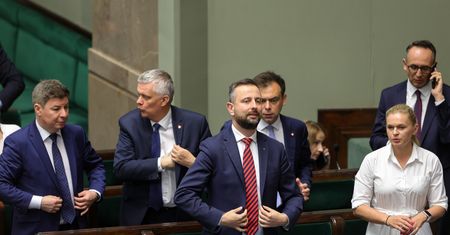 Bez ceremonii, nazwiska, przysposobienia, ale w urzędzie. Związki partnerskie w wersji minimum