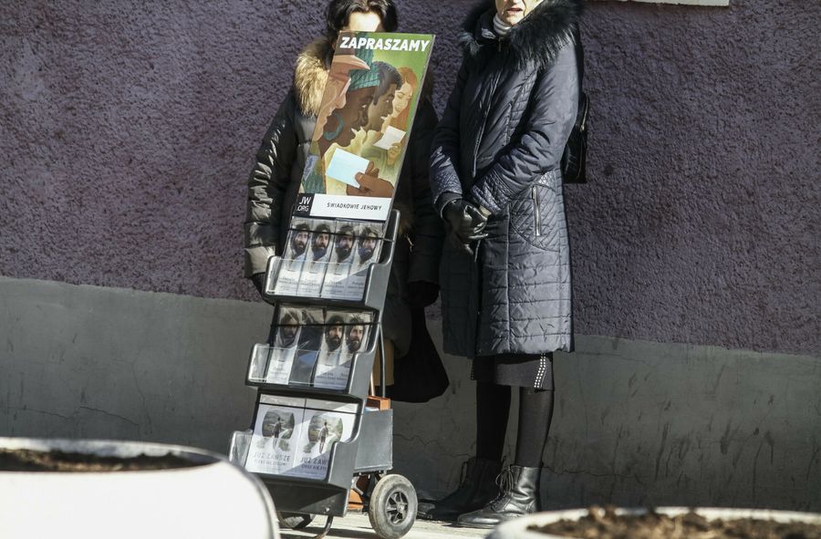 Nastolatki uskuteczniają "Jehowwing"