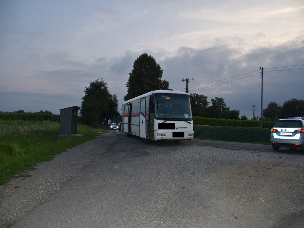 wypadek, autobus, policja Tragiczny wypadek. Zginął podczas cofania autobusu