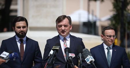 Drogie zakupy po znajomości? Zbigniew Ziobro chce wyjaśnień