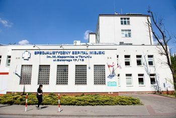 NFZ wyjaśnia. Szpitalowi w Toruniu za świadczenia z pieniędzmi nie zalega