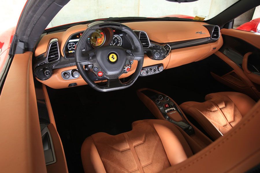 Ferrari 458 Italia (źródło: Auto Motor und Sport)