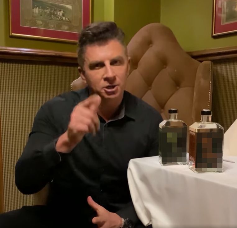 Mateusz Borek w reklamie wódki Wychowana w Luksusie 