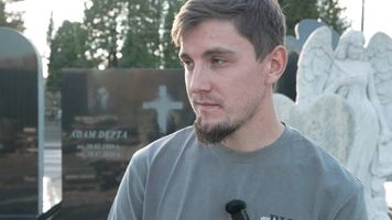 Robi nagrobki nawet za 100 tys. zł. Tyle musi oddawać księdzu