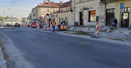 Dobiegają końca prace przy remoncie chodników wzdłuż ul. Lubartowskiej