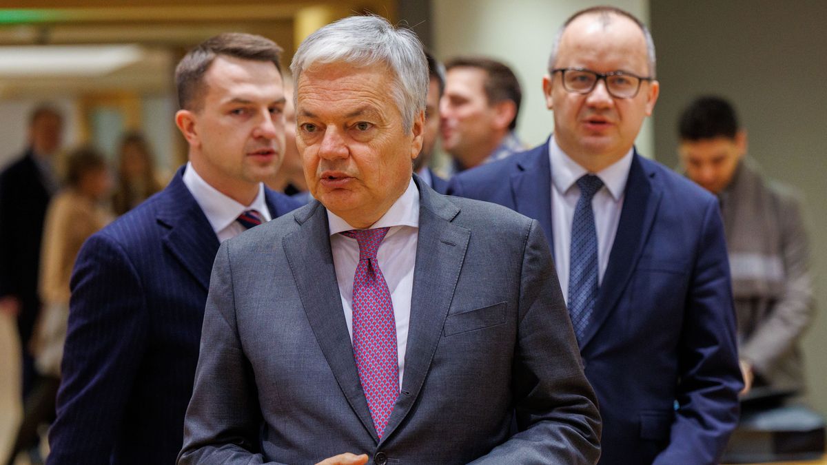 (L-R) Polish Minister for European Affairs Adam Szłapka, European Commissioner for Justice Didier Reynders and Poland's Justice Minister Adam Bodnar, arrive at the General Affairs council meeting in Brussels, Belgium, 20 February 2024. EPA/OLIVIER MATTHYS Dostawca: PAP/EPA.