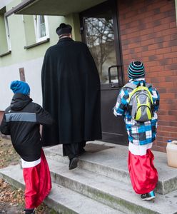 Polacy mówią, ile dadzą księdzu w kopercie podczas kolędy