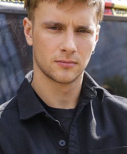 Maciej Musiał zdjął koszulkę. Pochwalił się imponującymi mięśniami