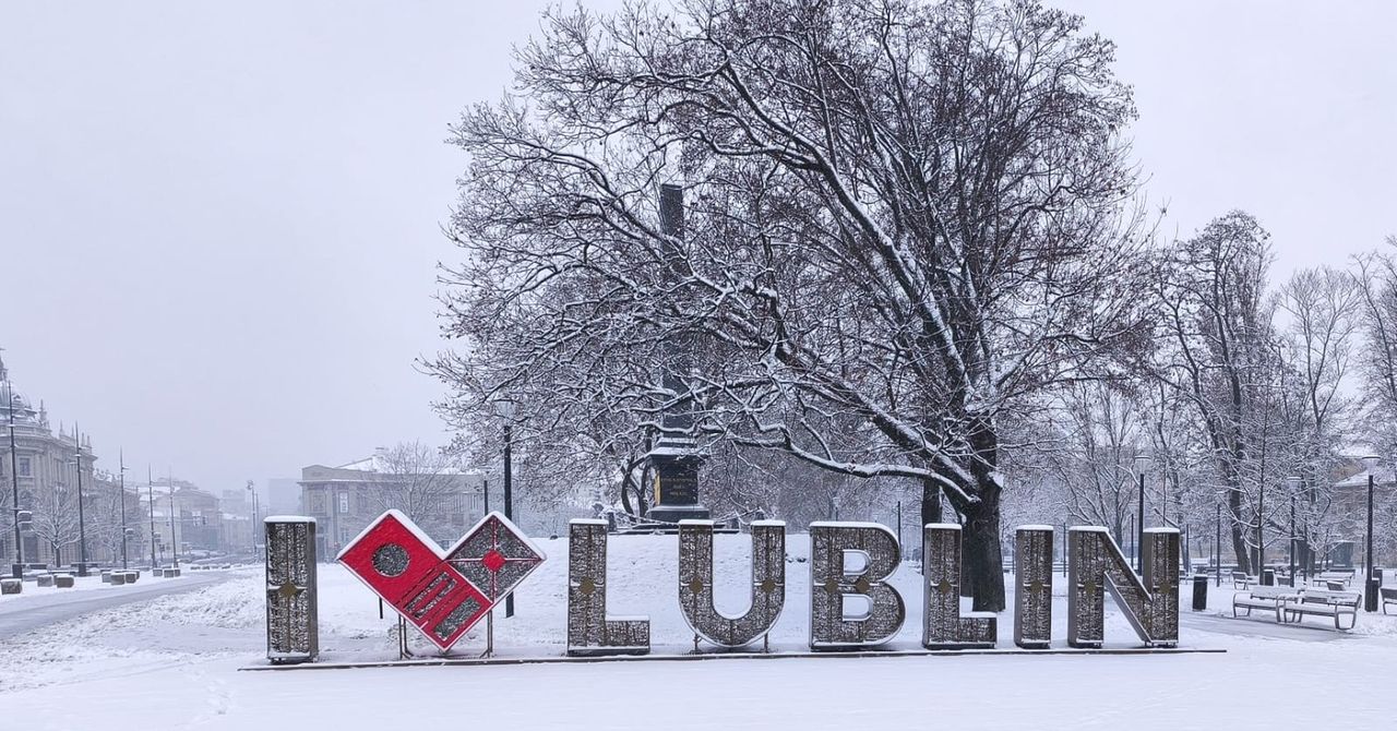 Lubelskie: Atak zimy. Trudne warunki na drogach i chodnikach