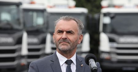Był w areszcie. Wiadomo, ile Karpiński zarobił w Brukseli