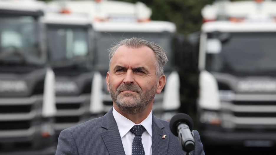 W�odzimierz Karpi�ski
bezpylna, briefing prasowy, konferencja prasowa, Miejskie Przedsi�biorstwo Oczyszczania, MPO, odbi�r odpad�w, pojazd, pojazdy, prezentacja