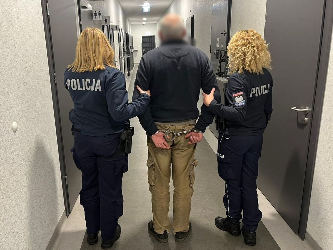 Wyrzysk: Po zakupie silnika wściekł się na sprzedawcę. Wybił szybę w jego aucie, a potem mu groził