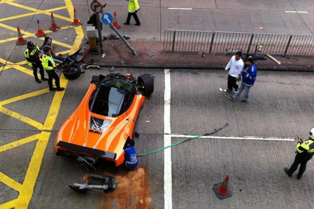 Pagani Zonda F rozbita w Hong Kongu