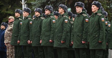 Wypełniają straty na froncie. Do wojska chcą zaciągnąć nawet chorych