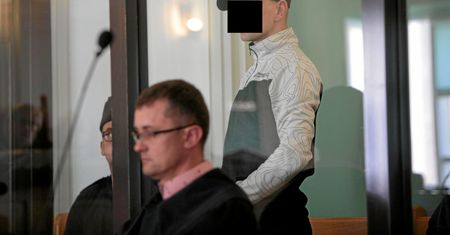 Kielce. Tomasz K. usłyszał wyrok. Zabił ubrany w koszulkę z napisem "Śmierć konfidentom"