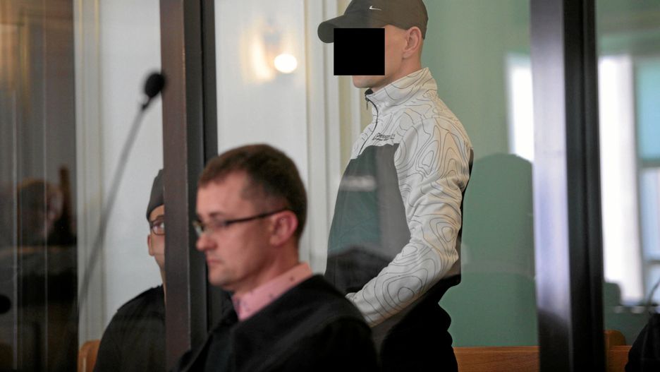Tomasz K. usłyszał wyrok za zabójstwo. W chwili zbrodni ubrany był w koszulkę z napisem "śmierć konfidentom" 