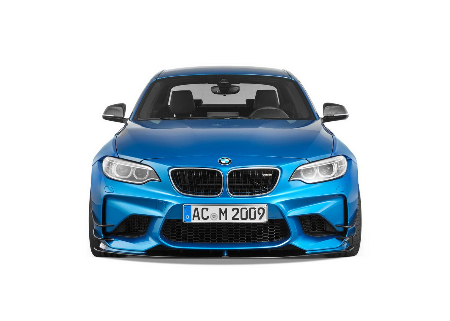 Poza wyglądem, AC Schnitzer zajrzał także pod maskę. Klienci mogą zdecydować się na chiptuning trzylitrowej czterocylindrówki oraz autorski układ wydechowy, co owocuje wzrostem mocy z seryjnych 370 KM do 415 KM.