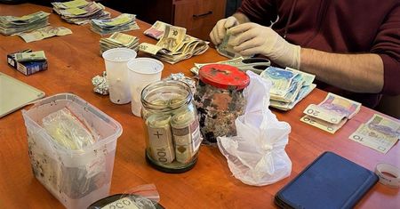 Zakopał w ogródku 60 tys. zł. Grozi mu 10 lat więzienia