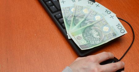 Oszustwo na "porucznika armii USA". Polak stracił ponad 100 tys. zł