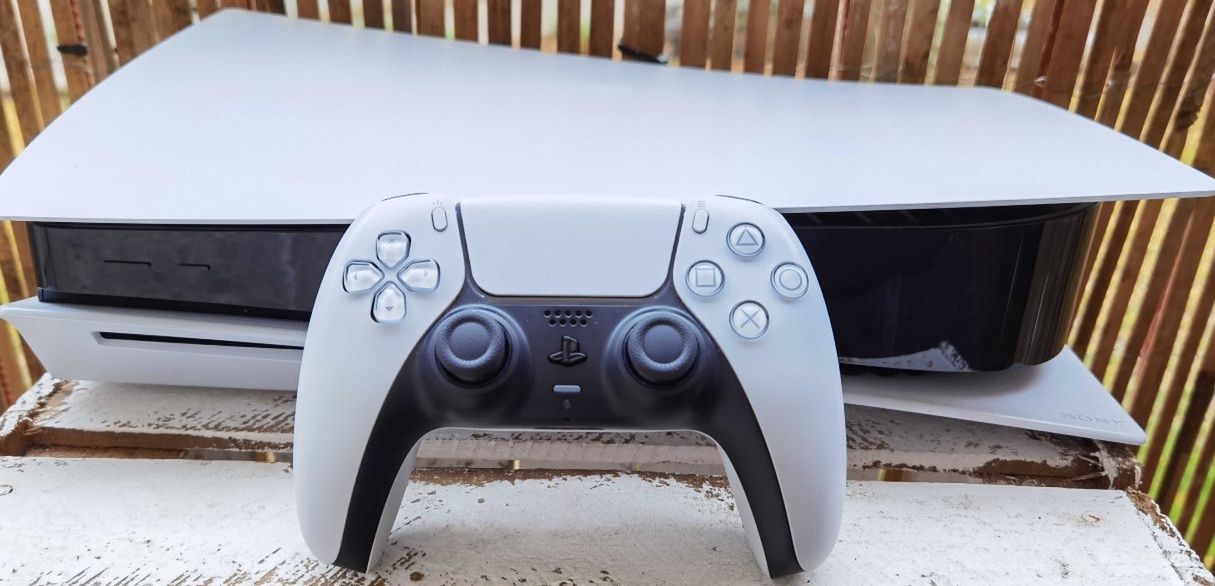 PlayStation 5 i DualSense w pełnej krasie (WP, fot. Paweł Hekman)