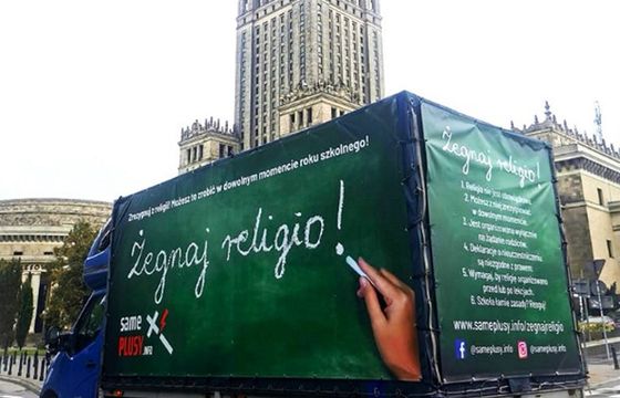 W Polskę ruszyła furgonetka "Żegnaj religio". Kto stoi za akcją?