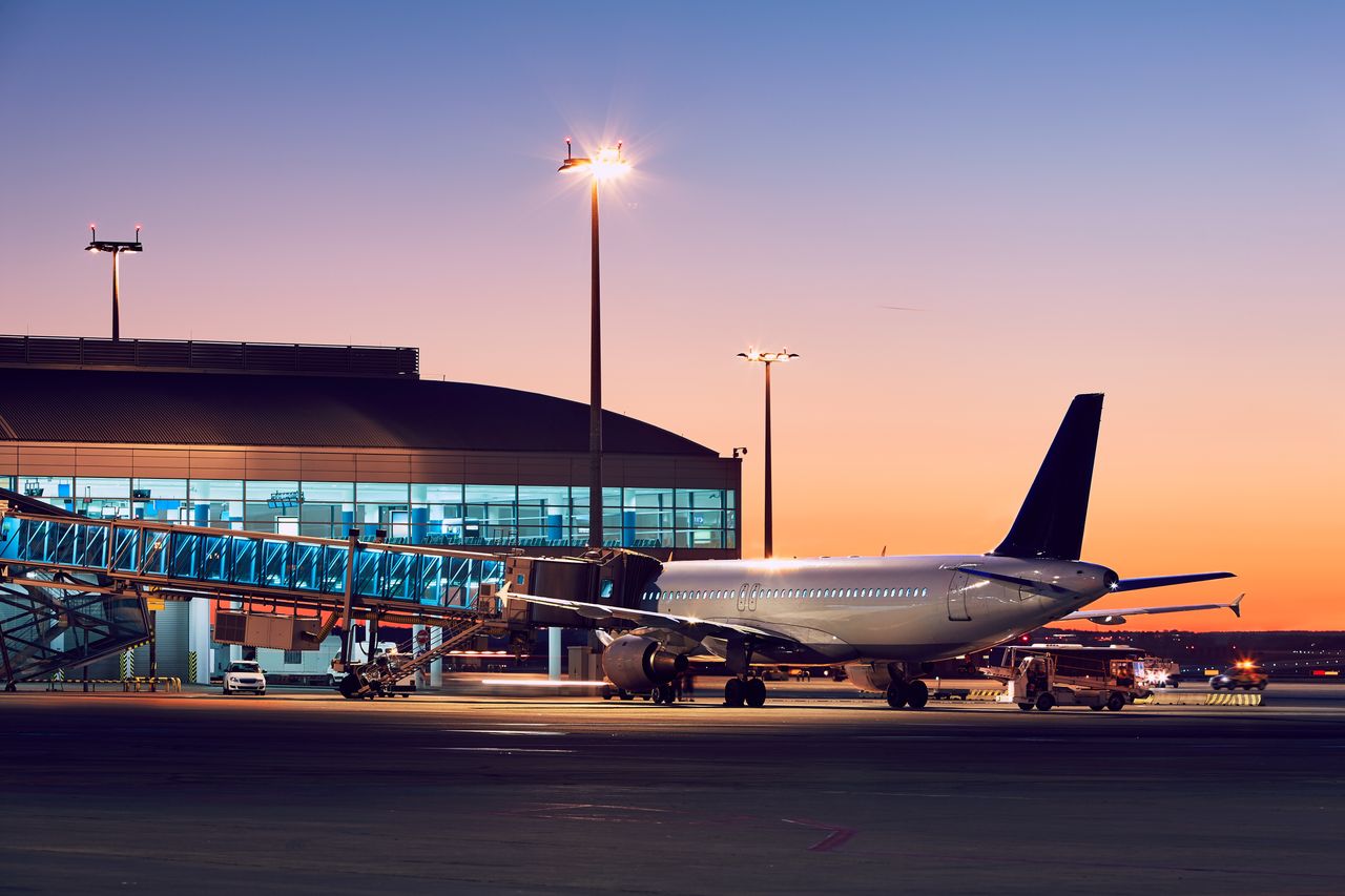 Ostrzega przed tzw. zombie airlines. Spóźniają się, a później robią uniki