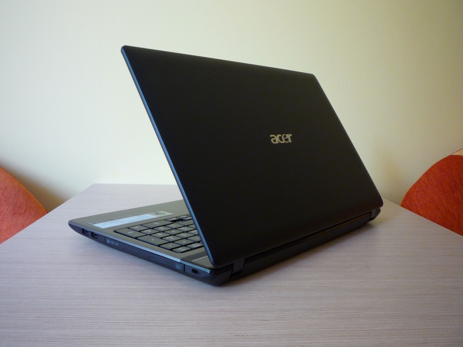 Acer Aspire 5560G - co potrafi laptop z AMD Llano? [test cz. 1] 4