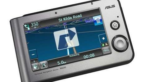 ASUS R600 - wielozadaniowy GPS 1