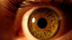 Telefon sterowany ruchem gałek ocznych 1