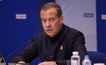 Miedwiediew znów obraża. "Zdrajcy nie wrócą do Rosji"