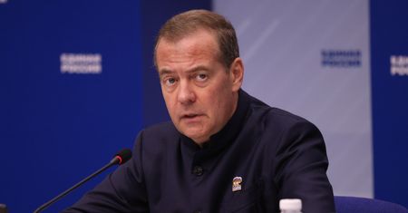 Miedwiediew znów obraża. "Zdrajcy nie wrócą do Rosji"