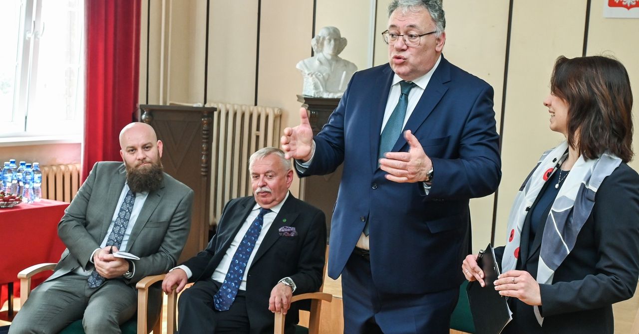 W II Liceum Ogólnokształcącym w Bydgoszczy powstanie klasa dyplomatyczna. Ambasador Węgier spotkał się z młodzieżą