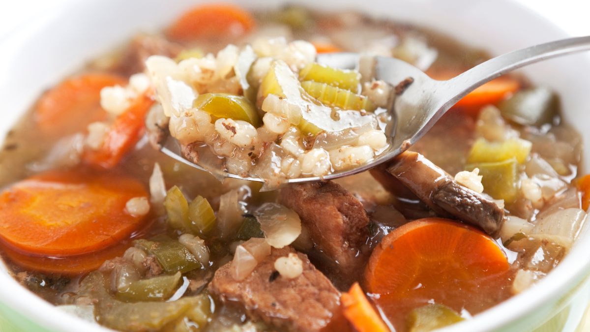 Krupnik z dodatkiem kurek bije inne zupy na głowę 