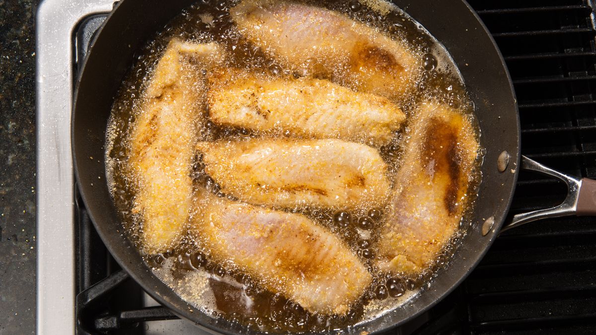 Smażona ryby wydziela charakterystyczny zapach