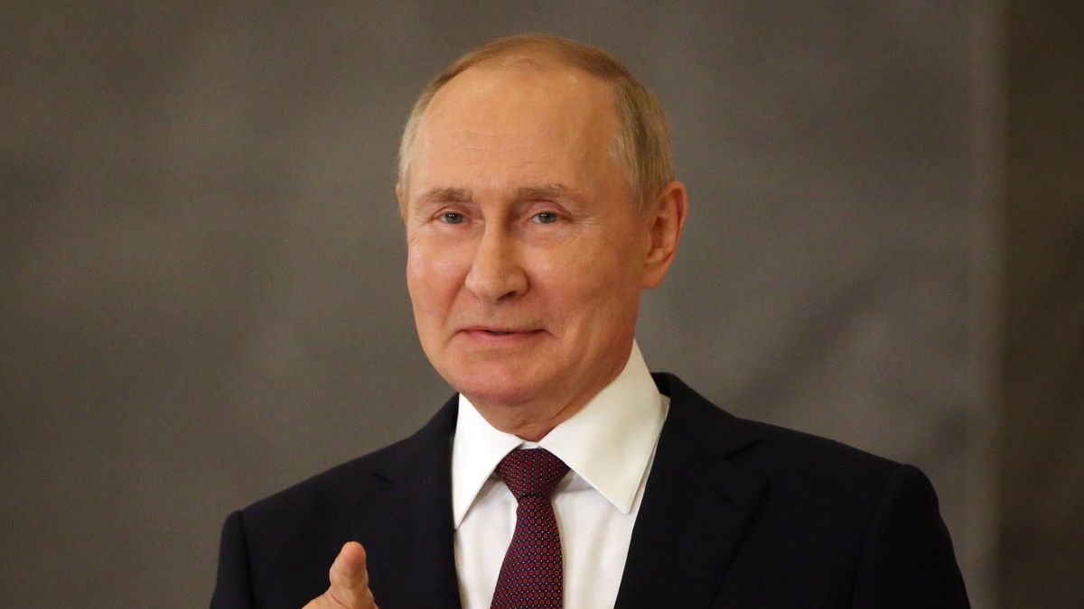 SAMARKAND, UZBEKISTAN - SEPTEMBER 16: (RUSSIA OUT) Russian President Vladimir Putin talks during his press conference at the Shanghai Cooperation Organization (SCO) Summit, on September 16, 2022, in Samarkand, Uzbekistan. Russian President Vladimir Putin has arrived in Uzbekistan for a two day visit. (Photo by Contributor/Getty Images)