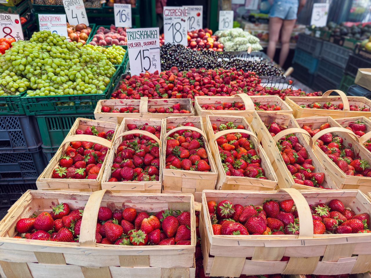 Tak rozpoznasz polskie truskawki. Nie daj się oszukać nieuczciwym sprzedawcom