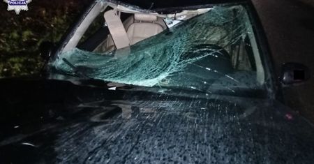 Koszmarny wypadek. Kobiety źle się poczuły i wysiadły z auta