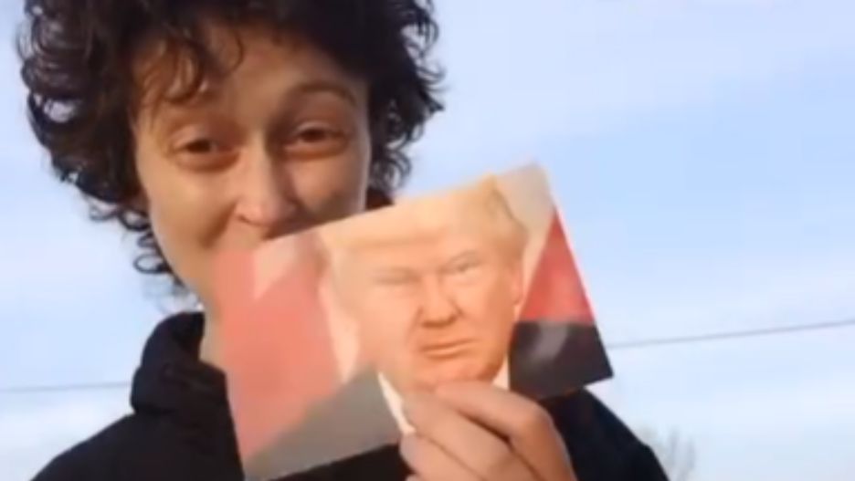 Karina cieszy się ze zwycięstwa Trumpa