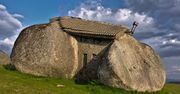 Przypomina chatkę jaskiniowca. W Casa do Penedo mieszkali kiedyś ludzie