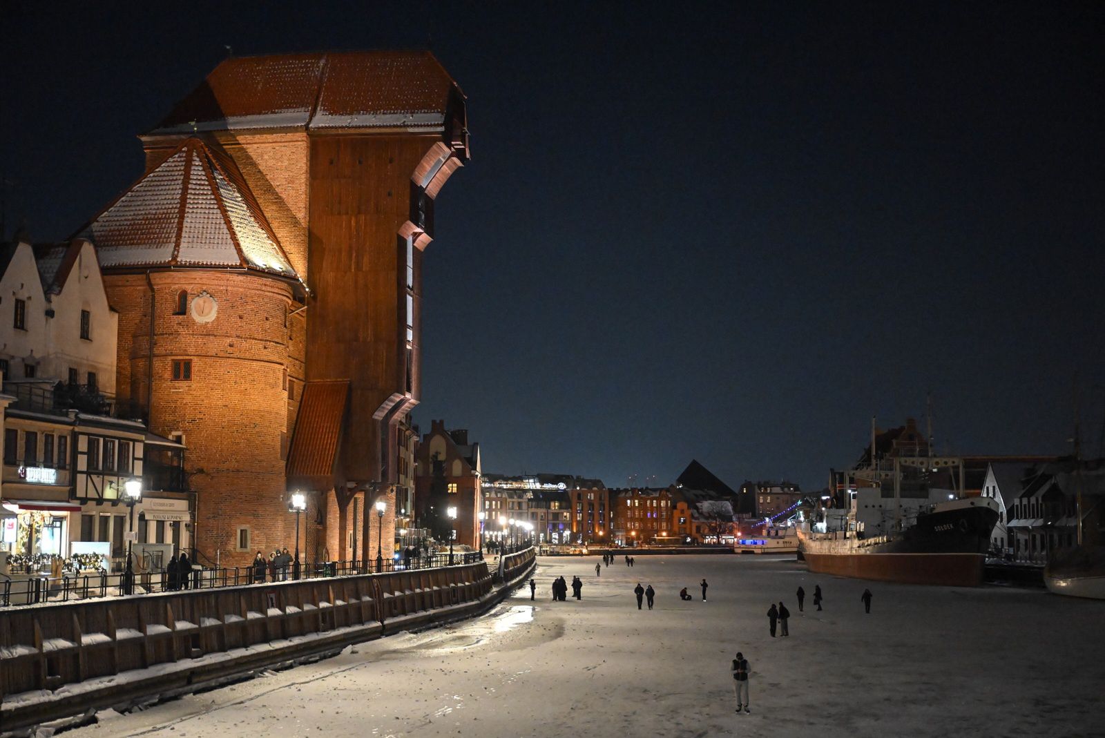 30 stycznia po Motławie spacerowało i jeździło sporo osób