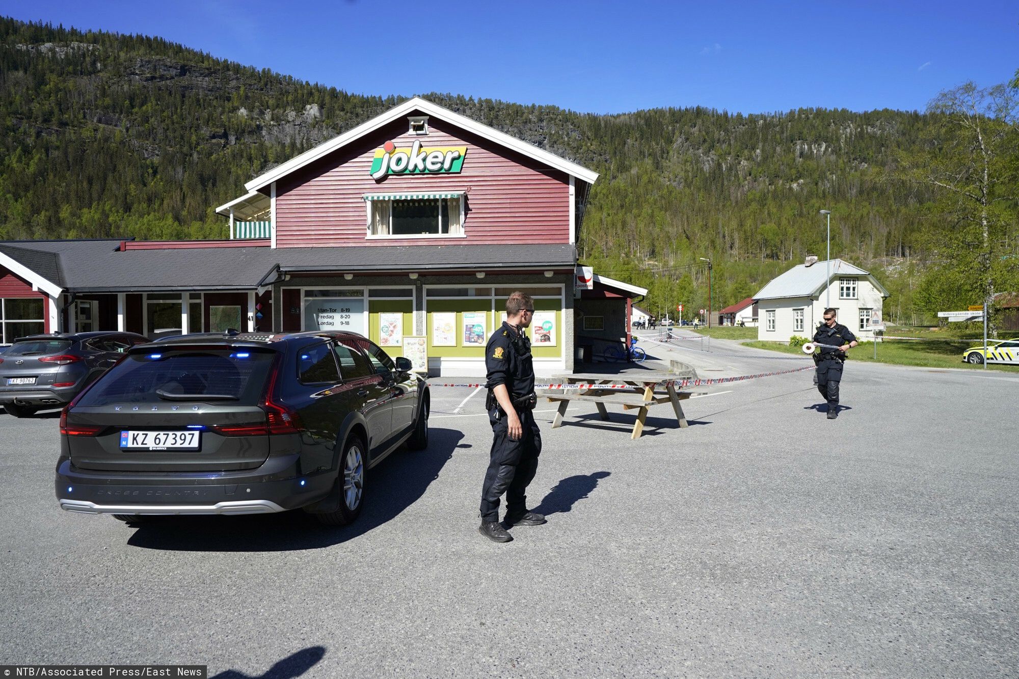 TemporaryPolice officers work on the scene of a multiple stabbing in Nore, Norway, Friday, May 20, 2022. Norwegian police say a person with a knife has wounded at least three people ??" one of them critically ??" in a random attack in a town near Oslo. They say the perpetrator has been arrested.(Lise ??serud/NTB Scanpix via AP)NTB